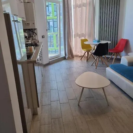 Hampton 4 By Alz Apartment